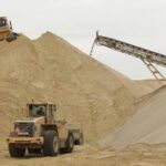 🧱 एम-सॅंड धोरणात सुधारणा : महाराष्ट्र सरकारचा मोठा निर्णय, नदीवाळूवरील अवलंबित्व कमी होणार