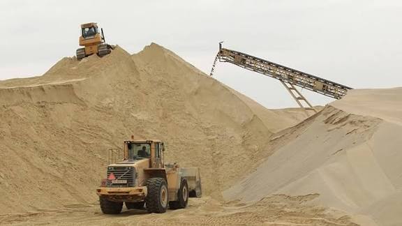 🧱 एम-सॅंड धोरणात सुधारणा : महाराष्ट्र सरकारचा मोठा निर्णय, नदीवाळूवरील अवलंबित्व कमी होणार