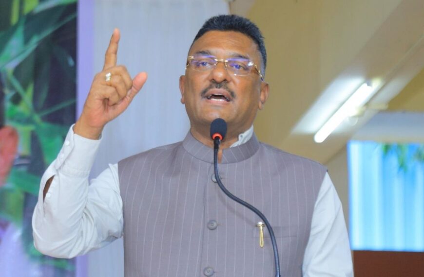 शिवसेना–भाजप वाद: स्थानिक निवडणुकांतील फोडाफोडीवरून तणाव; शिंदे–फडणवीस बैठक, सरनाईकांचा खुलासा