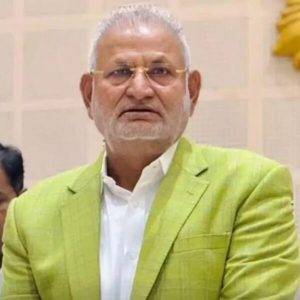 Manikrao Kokate : एकाच रेशन कार्डवर कोकाटे बंधूंनी&hellip;