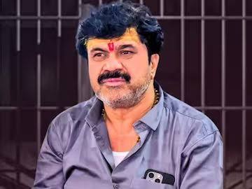 वाल्मिक कराड कोर्टात पहिल्यांदा बोलला; न्यायाधीशांनी फटकारलं, तरी&hellip;