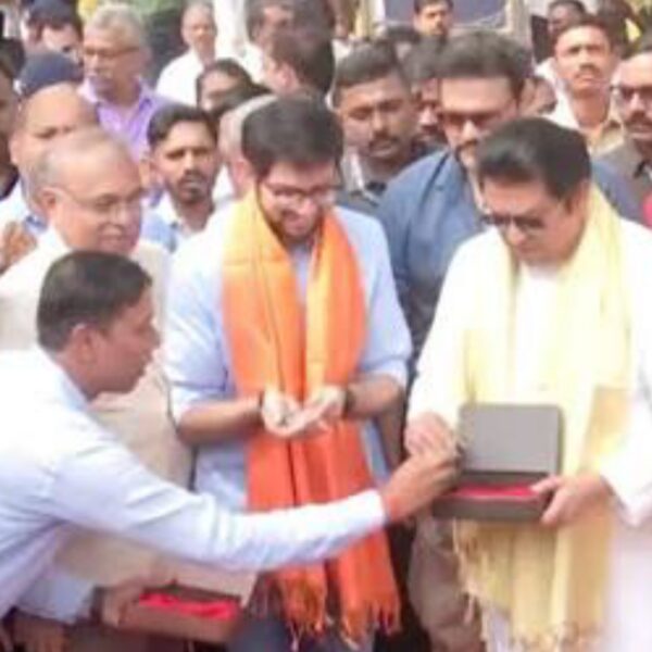 ऐतिहासिक क्षण! शिवाजी पार्कवर राज आणि आदित्य ठाकरे&hellip;