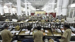 मुंबईत बनावट पोस्टल स्टॅम्प रॅकेटचा पर्दाफाश: एमआरए मार्ग&hellip;