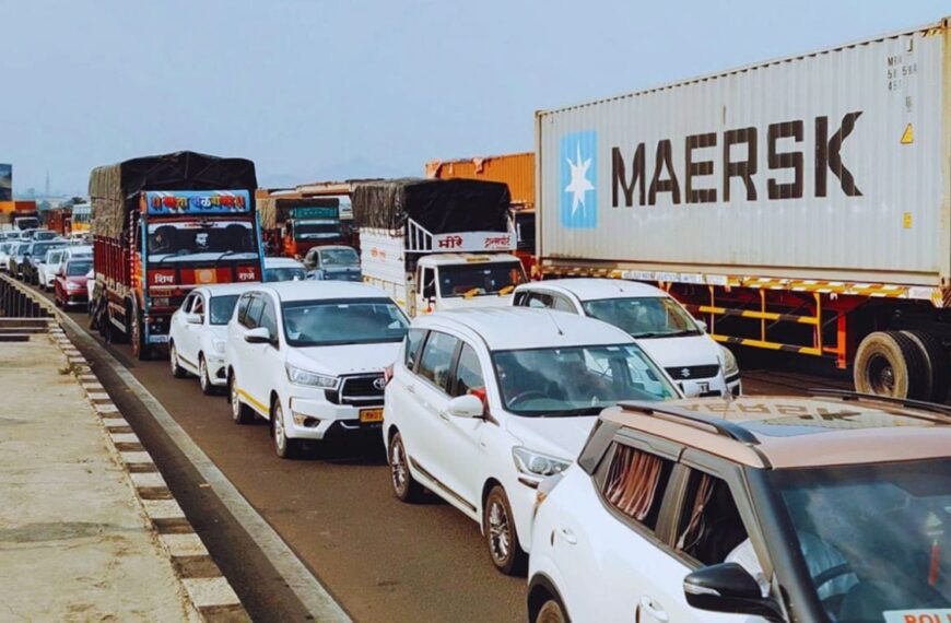 ट्रॅफिक टाळण्यासाठी फूटपाथचा वापर? एका धाडसी महिलेने दुचाकीस्वाराला…