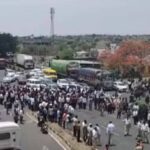 मुंबई-नाशिक महामार्गावर थरकाप! कोट्यवधींची रेंज रोव्हर जळून खाक, वाहतूक ठप्प