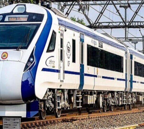 सोलापूर-मुंबई वंदे भारत एक्स्प्रेसमध्ये साप, प्रवाशांमध्ये घबराट! रेल्वेच्या&hellip;