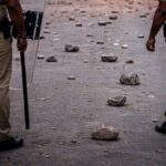 शहरात घोषणाबाजी आणि दगडफेकीमुळे तणाव: अनेक कार्यकर्ते जखमी, पोलिसांकडून परिस्थिती नियंत्रणात!