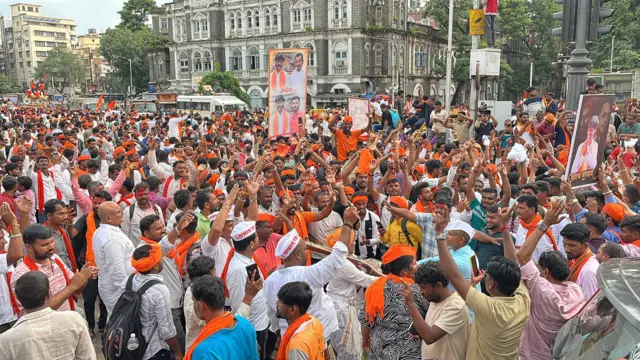 मोफत घोषणांचा वाढता डोलारा आणि राज्यांच्या डबघाईला आलेली…