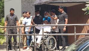 ज्येष्ठ नेते शरद पवार रुग्णालयात दाखल: अशक्तपणा आणि डिहायड्रेशनमुळे चिंता वाढली!