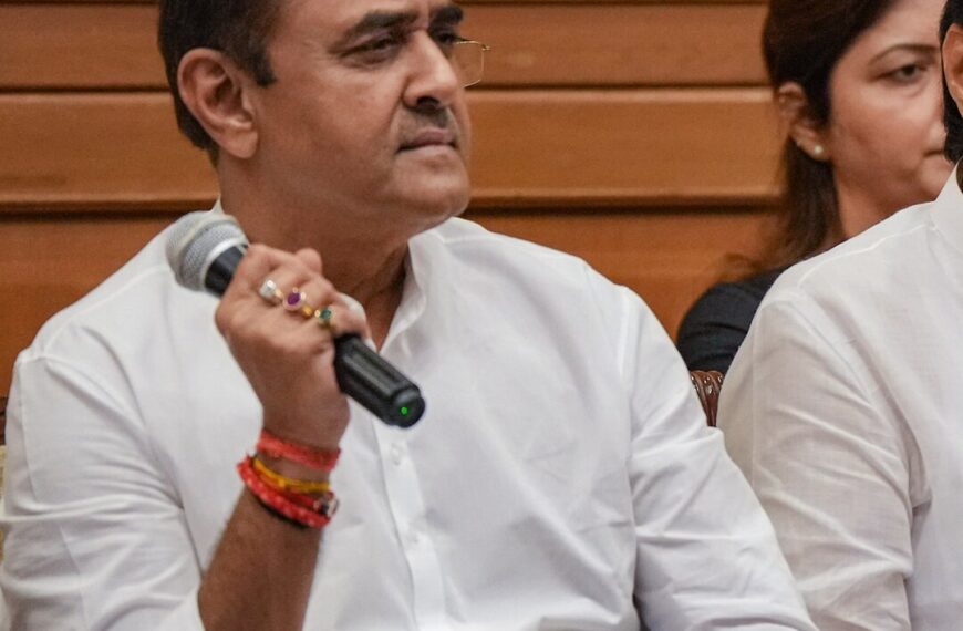 अजित पवार गटाच्या अधिवेशनात प्रफुल पटेलांची ‘ती’ कृती&hellip;