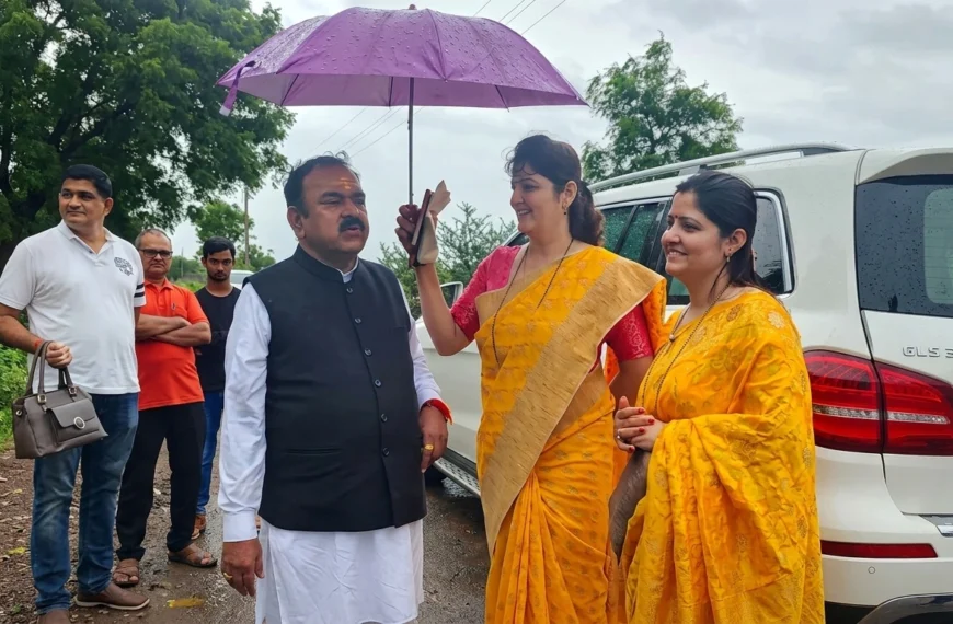 अशोक खरात प्रकरण : रुपाली चाकणकरांना SIT चे समन्स; अडचणी वाढल्या, आता चौकशी अटळ?