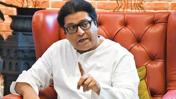 मनसेचा २० वा वर्धापन दिन: रायगड किल्ल्यावर राज ठाकरेंची ऐतिहासिक उपस्थिती आणि कार्यकर्त्याच्या मदतीसाठी धाव!