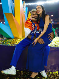 भारताच्या ऐतिहासिक विजयानंतर हार्दिक-माहिकाचे मैदानावरील ‘ते’ खास रोमँटिक&hellip;