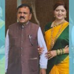 अशोक खरात यांच्या भक्तीत तल्लीन होणे रुपाली चाकणकर यांना का पडले महागात? सविस्तर प्रकरण