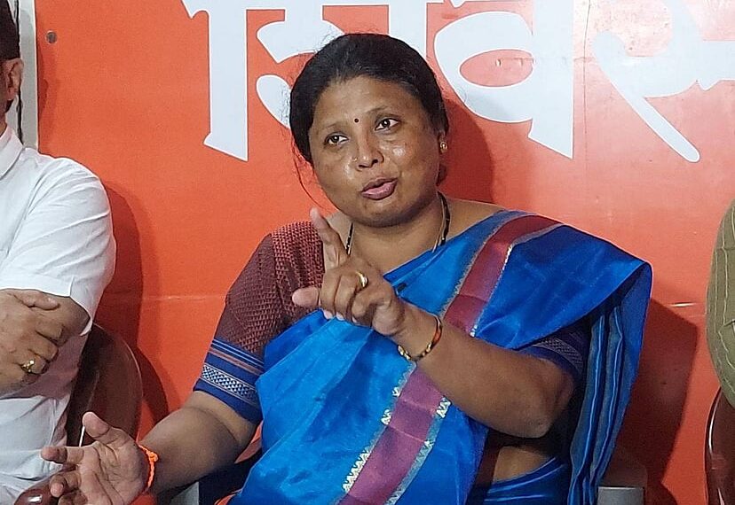 नाशिकच्या भोंदूबाबा प्रकरणावरून Sushma Andhare vs Sheetal Mhatre यांच्यात ‘ट्विटर वॉर’ – राजकीय वर्तुळात खळबळ!